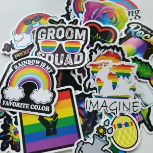30st regnbågsfärgad, pride klistermärken/stickers  - Klistermärken/stickers, Motiv: regnbågsfärgad/pride, Antal: 30st, Skick: ny/oanvänd, Kul att använda till pyssel, scrapbooking och annat. Kan tex användas till att dekorera din bärbara dator, skateboard, resväska, etc. 