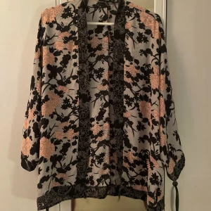 Sparsamt använda toppar/jackor - Storlek M/40