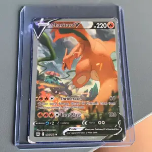 Säljer Charizard V då jag inte vill ha kvar den 