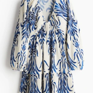 Klänning  - Säljer denna jättefina klänningen använd 1 gång🫶🫶🫶