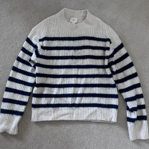 stickad tröja - knitted sweater from hm, size S, used couple of times. 🩷🩷