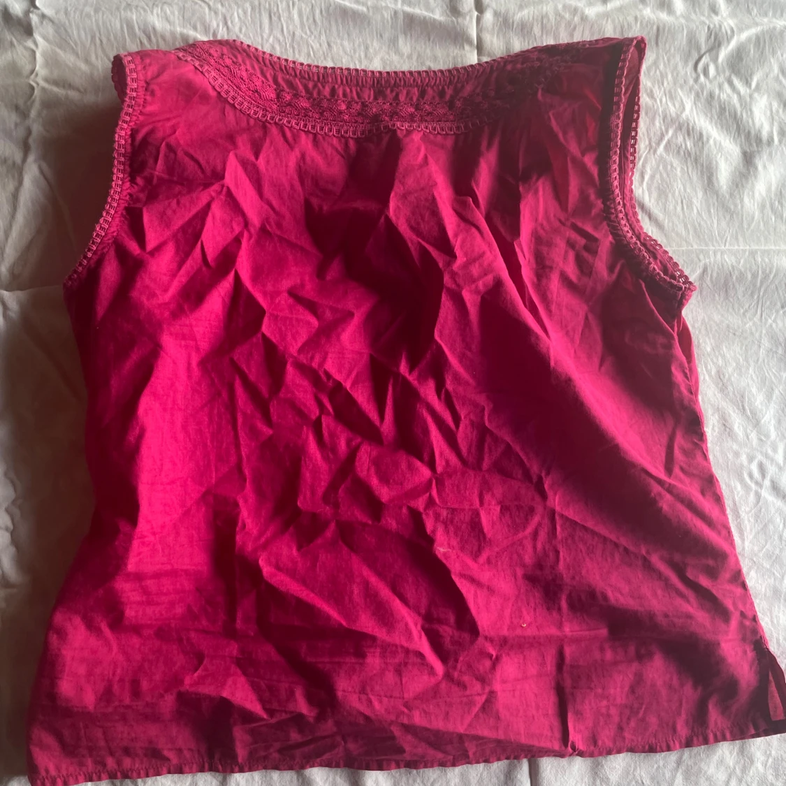 Röd ärmlös blus - 92