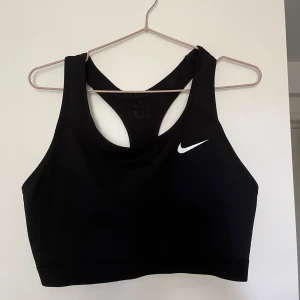 sportbh nike dri-fit XL - Superskön & knappt använd🖤 texten mörk som ny så inget som gått bort eller så.