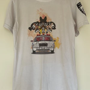 Acknowledge the fit Black Lives Matter t-shirt, second hand från NYC - Acknowledge the fit, Black Lives Matter t-shirt, second hand från NYC. Unisex, rak modell, ca herr S.