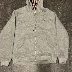 Burbery hoodie  - Den är helt ny 