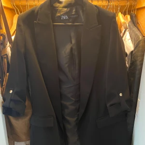 Kavaj från Zara  - Vadderad i axlarna 