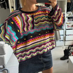 Stickad tröja - Stickad tröja från zara, storlek L. Knappt använd 