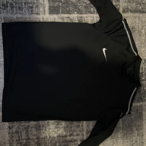 Nike dri fit - Använd endast två gånger, i nyskick! 