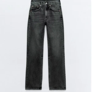 Zara full length jeans  - Säljer dessa grå/svarta Zara jeans i storlek 34 för 150kr, då de tyvärr inte passar mig längre 🩶 Jag köpte dem för 399kr och de är samma skick nu som då.