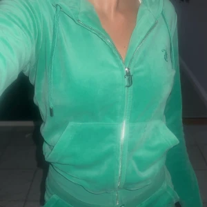 Juicy couture dress  - Jätte fin dress, från sommarkollektionen så inte så vanlig färg. Använd endast fåtal gånger, pris kan diskuteras 