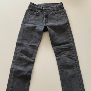 Levi’s Jeans  - Säljer nu mina levis jeans! Byxorna är 7/10 i skicket! Hör gärna av dig vid frågor!
