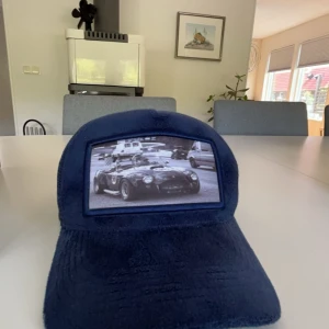 Emilio pendenza Keps  - Emillio pendenza keps  Skick: 9/10 Nypris : 500kr Mitt pris : 250kr Säljer för använder inte längre 