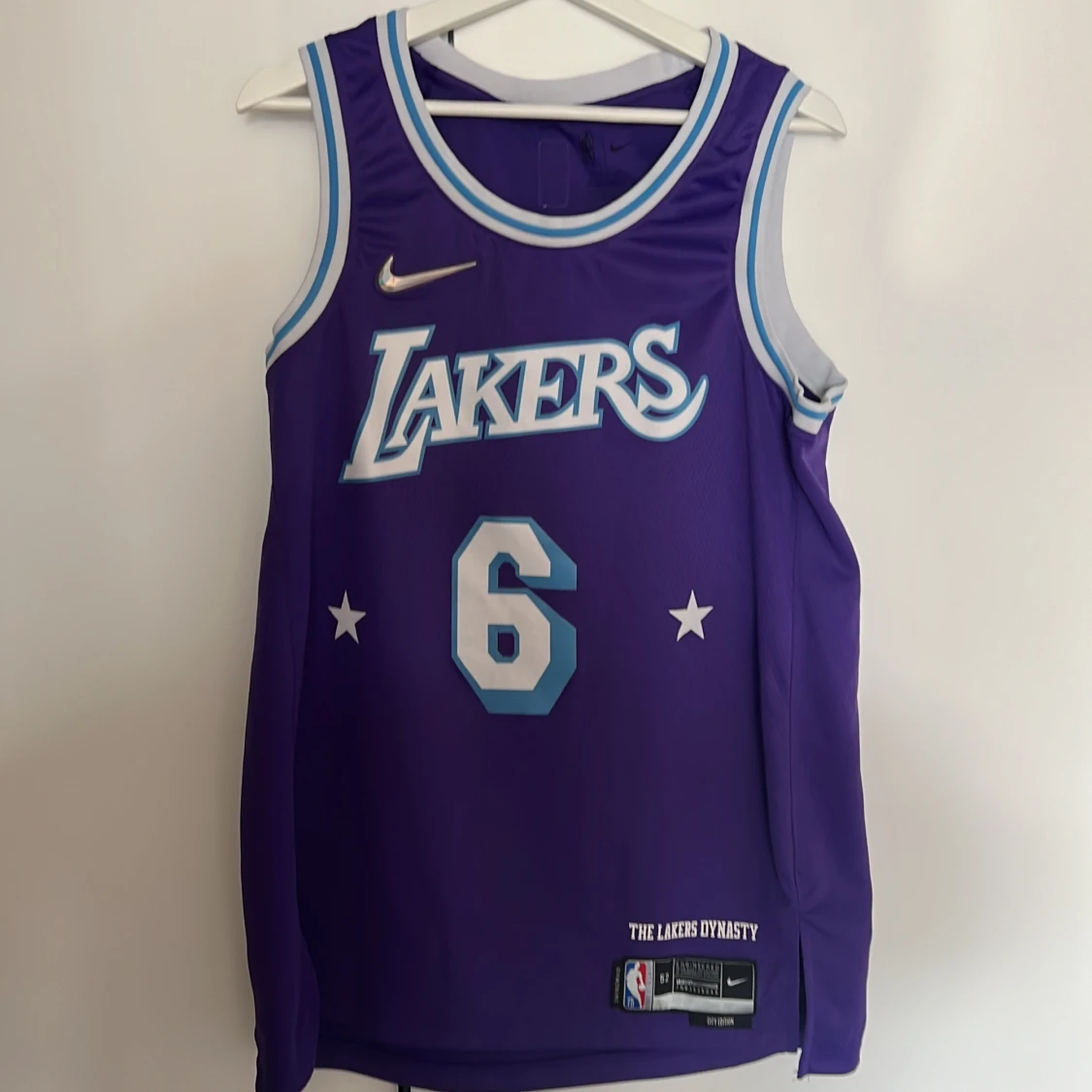 LEBRON JAMES Basketlinne