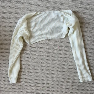 Vit bolero  - Vit långärmad bolero.