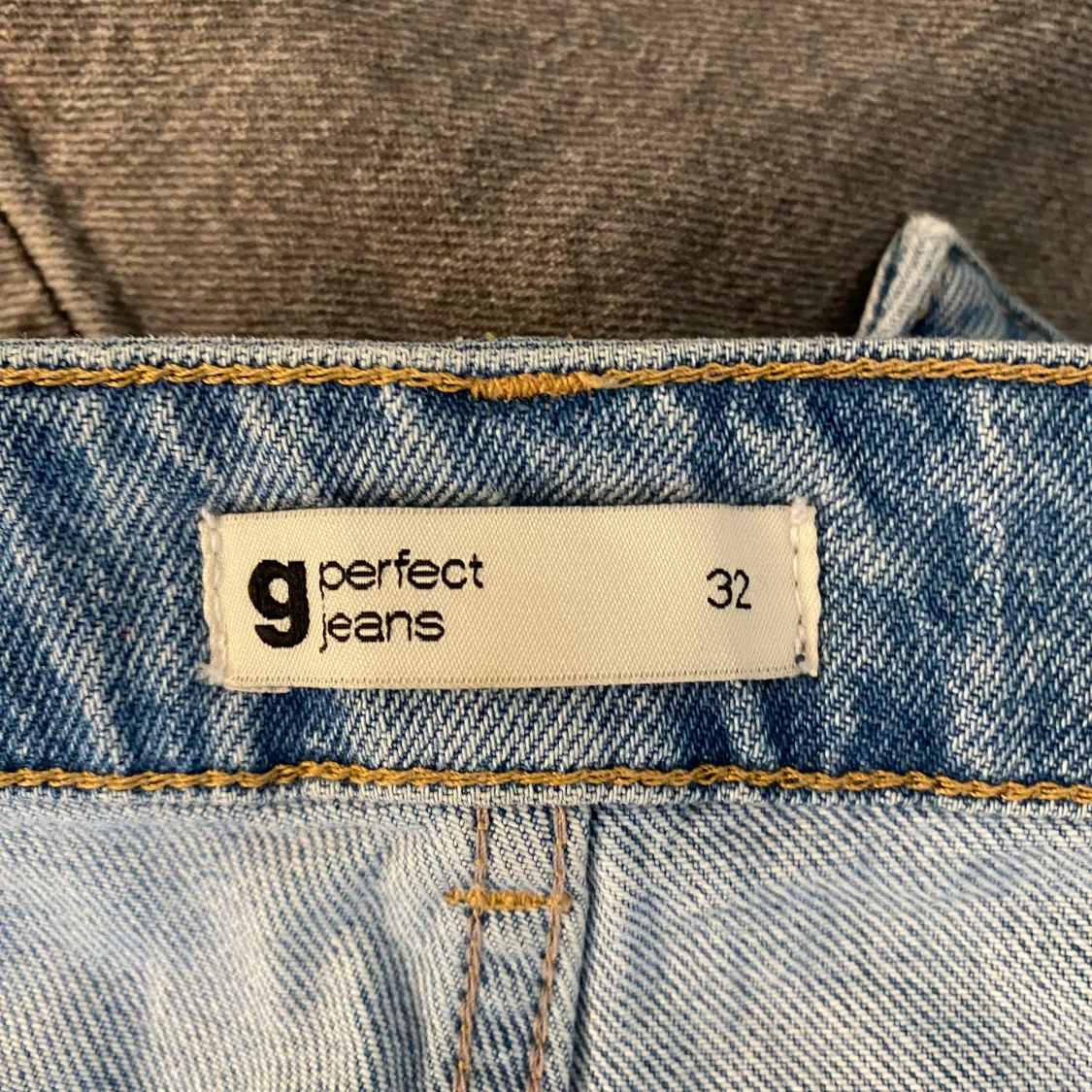 Gina Jeans med hål  - 91