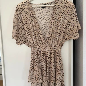 Leopard klänning  - Leopard klänning använd få gånger 