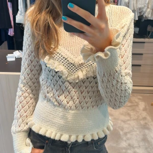 Zara topp - Säljer min jätte söta och coola zara topp! Som ny då den har bara använts ett par få tal gånger. Hör av dig om du vill ha fler bilder eller annan info! TRYCK INTE PÅ KÖP NU 