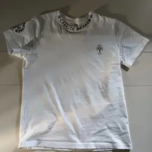 Chrome hearts vit tee 1.1 inte använd mycket  Skriv för fler bilder