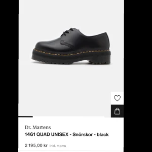 Dr Martens 1461 QUAD UNISEX - Fina, lätt använda, perfekt ny skick Dr Marten. Skolådan finns med! Använd Max 3 gånger. Storlek 38 men passar perfekt för storlek 39 då skorna är stora i storlek. Klackhöjd: 4 cm  Platåhöjd: 2.5 cm  