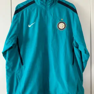 Ganska bra stick Nike jackor Kan säljas separat också  200kr alla 