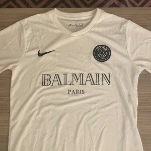 Psg balmain tröja - Psg balmain tröja oanvänd köpte för en vecka sen
