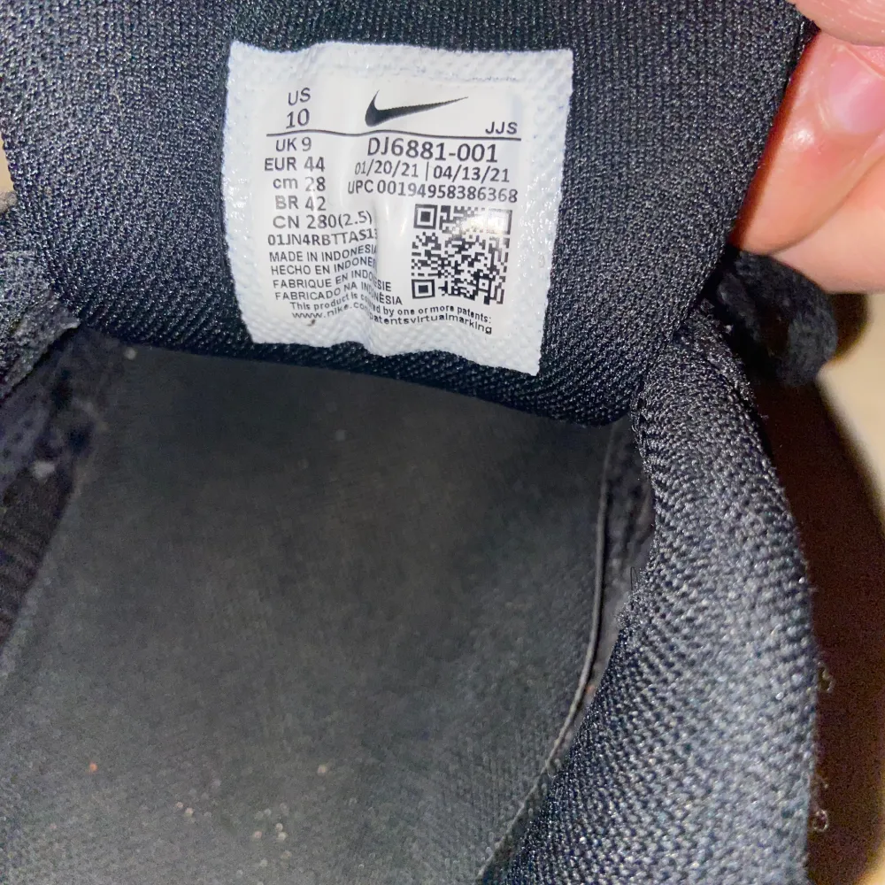 Jag säljer mina Nike Airmax just pågrund av att jag inte känner att jag behöver dem längre. Modellen är unik och sådan färgkombination är svår funna. Dem är lite smutsiga men har ingen defekt. Ge dem en tvätt med en blöt trasa så ser dem helt nya ut😃. Skor.