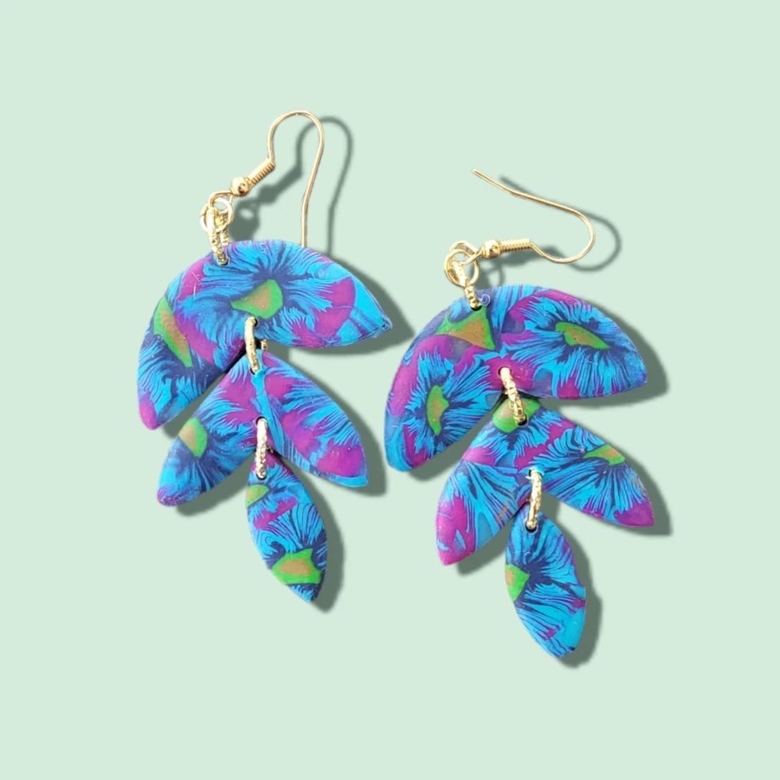 Färgglada statement örhängen