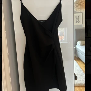 Svart Klänning - Klänning från SHEIN, använd en gång🌸