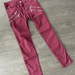 Jeans Bikbok - Använd några enstaka gånger. Superfint skick! 