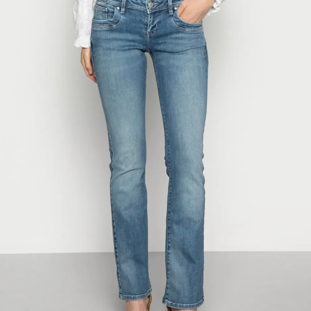 Skitsnygga bootcut jeans från ltb, i bra skick! W25 L32. Jeans & Byxor.