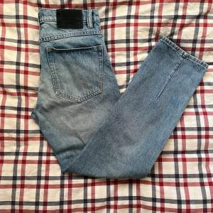 Relaxed fit jeans från NEUW Storlek 31 i midjan och 32 i längd  Nypris: mellan 800 och 1200kr  Sparsamt använda och i mycket gott skick