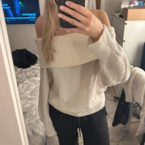 Stickad off-soulder tröja - Aldrig använd