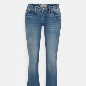 Snygga ltb jeans, inga defekter😇😇ny pris 900kr! Skriv för egna bilder💞