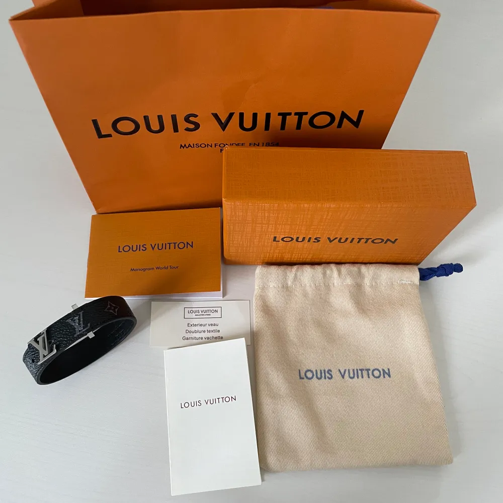 Louis Vuitton armband som nästan är helt nytt. Inga defekter. Accessoarer.