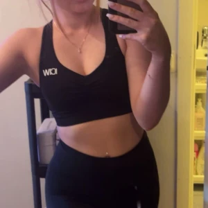 Scrunch sports bra ICIW - Sportbh med scrunch. Lätt support, utan inlägg.  Korsad rygg