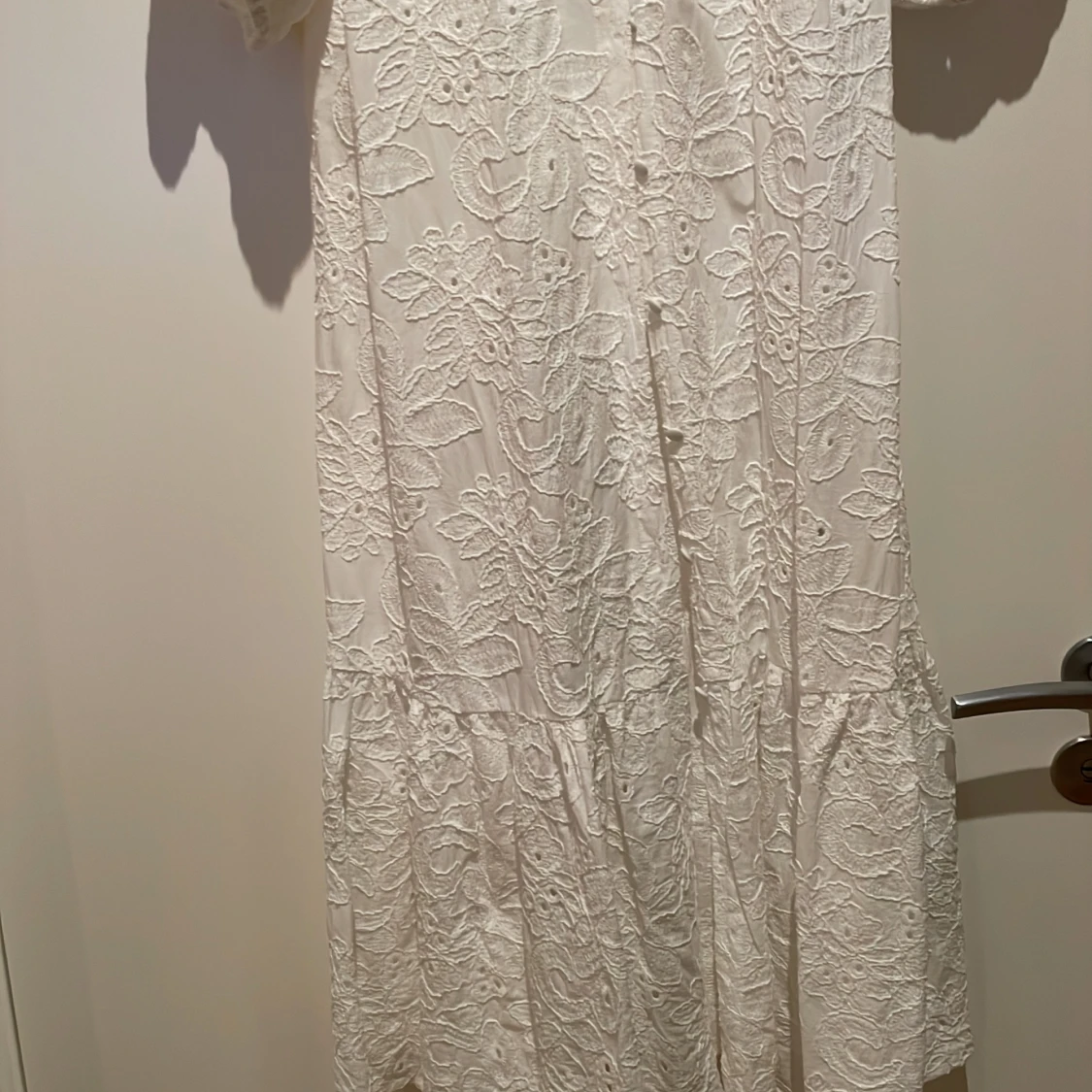 Vit spetsklänning från Zara perfekt till sommaren. - 92