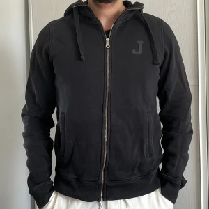 J.Lindeberg hoodie - Luvtröja från J.Lindeberg. Använd men i bra skick. 