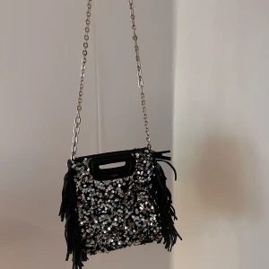 Maje väska - Super söt maje väska , bara svarta kedjan medföljer , nästan som ny 