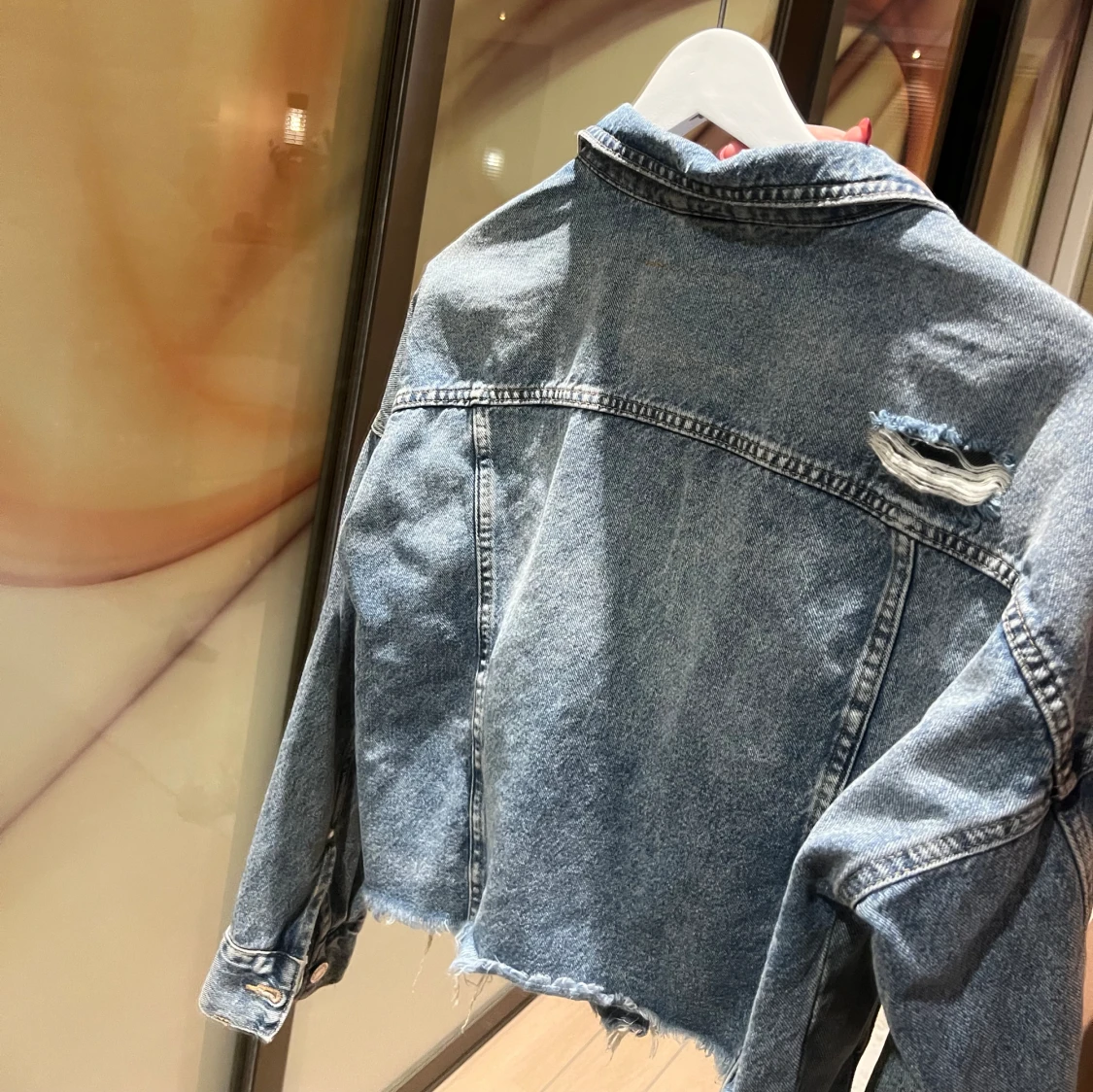 Jeansjacka med slitningar - 90