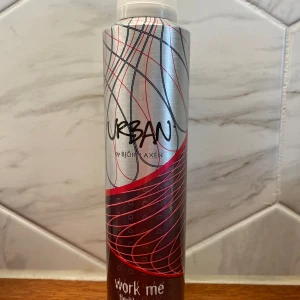 Urban by Björn Axén hårspray - Hårspray från Urban by Björn Axén. Använd några gånger