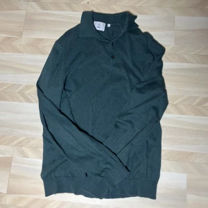 Button up  - Button up från bläck i skick (10/10) vårat pris är 220. Storlek MTveka inte att höra av dig vid eventuella frågor!☺️