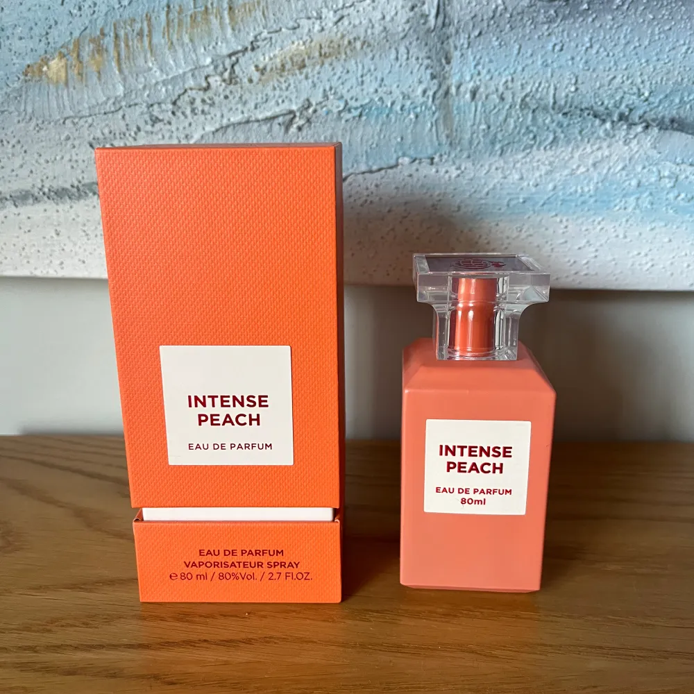 Säljer min parfym som är inspirerad av Tom Fords bitter peach! Luktar jättegott och är väldigt lik originalet. Passar dock inte på mig. Endast testad! ❣️🍑. Övrigt.