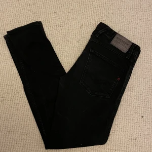 Replay ambass - Hej! Säljer nu dessa super populära och feta replay ambass. Jeansen är i toppskick! Passform slim 