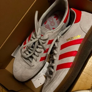 Adidas spezial red - Aldrig änvänd 39 1/3