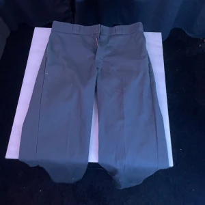 Gråa Dickies  - Gråa dickies byxor 874