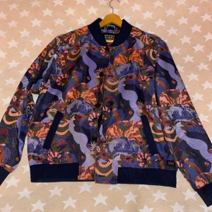 Scotch & Soda - Säljer nu min scotch soda jacka som jag köpte på NK förra året. Den är är topp skick då den inte kom till så My ner användning, kvitta medföljer Med vänliga hälsningar/ Teodor