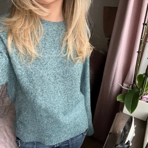 Stickad tröja - Grön stickad tröja ifrån vero Moda 