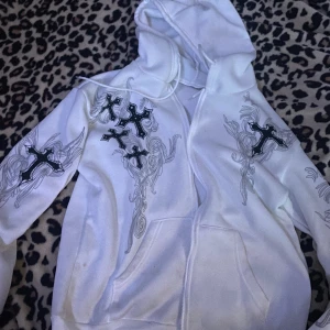 Cool zip up -  En kors tröja köpt från emmiol jag har egentligen aldrig använt den 