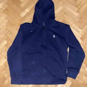 Ralph lauren hoodie - Ralph lauren hoodie i jätte bra skick storlek L