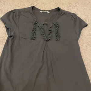 Snygg odd molly tröja  - Snygg odd molly tröja som jag ärvt av mig storasyster. Tröja kommer inte till användning och därför säljer jag den. (Skriv för mer bilder)🩷🩷går att pruta!! 